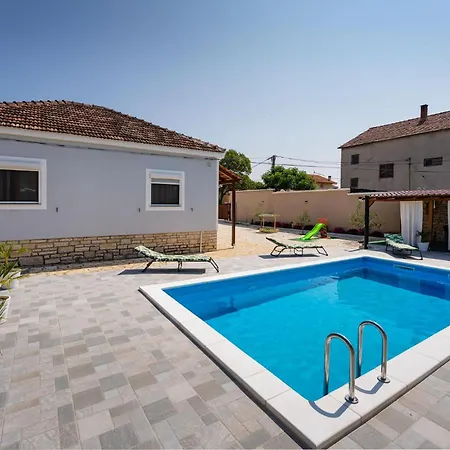 別荘 Beautiful In With Wifi ベンコヴァツ