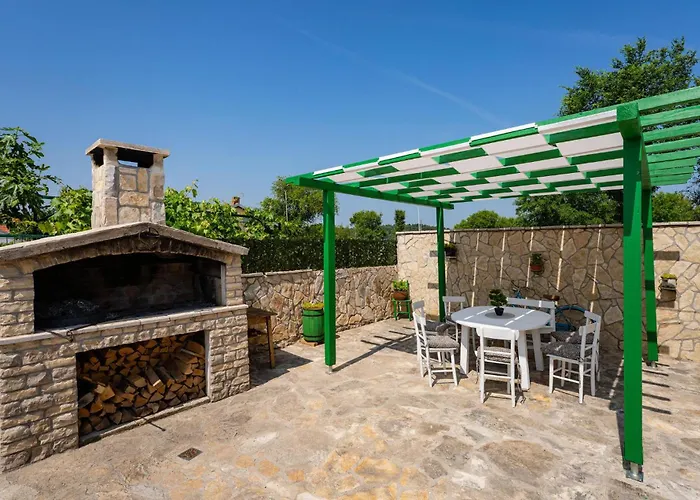 Tatil Evi Beautiful In With Wifi Benkovac